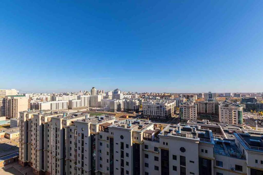 Уютная Квартира С Террасой В Сердце Столицы Lägenhet Taldykol Exteriör bild